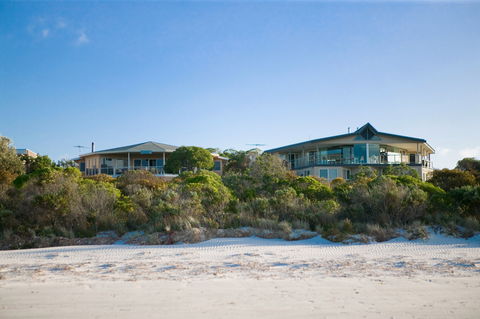Island Beach Lodge - Accommodation Directory 0