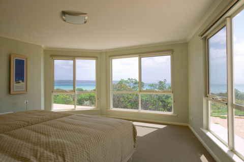 Island Beach Lodge - Accommodation Directory 1