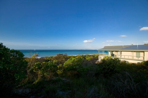 Island Beach Lodge - Accommodation Directory 2