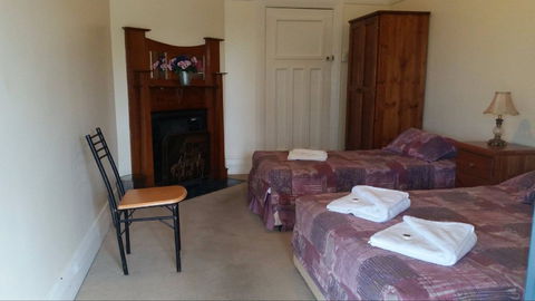 Kitchener Hotel - Accommodation Directory 2