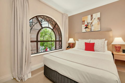 Manor Apartment Hotel - Accommodation Directory 1