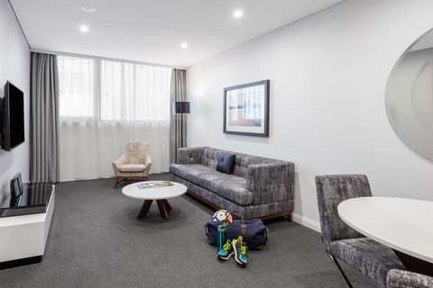 Meriton Suites North Sydney - Accommodation Directory 2