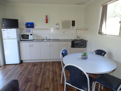 Moonta Bay Cabins - Cabin 2 - Accommodation Directory 1