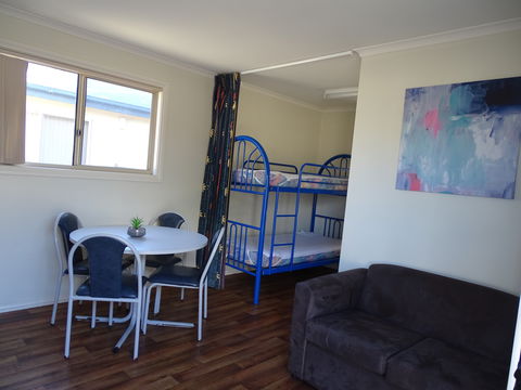 Moonta Bay Cabins - Cabin 2 - Accommodation Directory 2