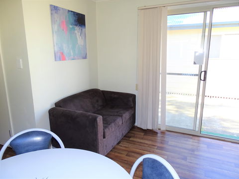 Moonta Bay Cabins - Cabin 3 - Accommodation Directory 2