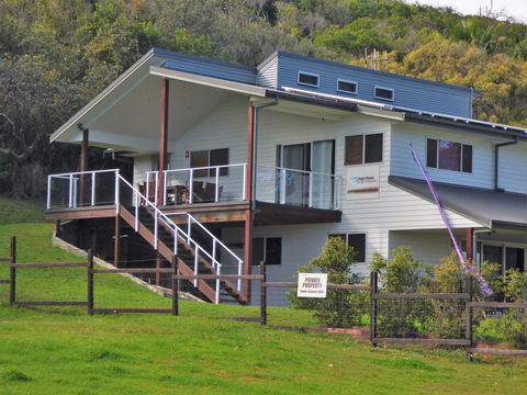 Point Plomer Holiday Cottages - Accommodation Directory 0