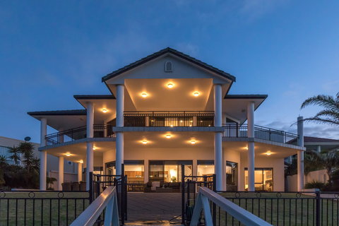 Port Lincoln Marina Luxury Escape - Accommodation Directory 0