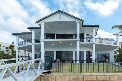 Port Lincoln Marina Luxury Escape - Accommodation Directory 1