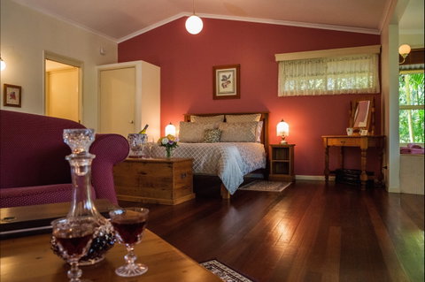 The Falls Montville - Accommodation Directory 1