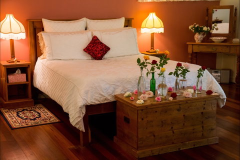 The Falls Montville - Accommodation Directory 2