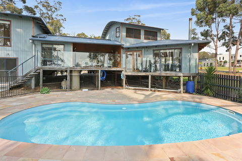 Tura Tree House - Accommodation Directory 1