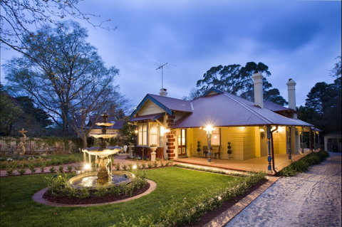 Varenna - Luxury Leura Accommodation - Accommodation Directory 0