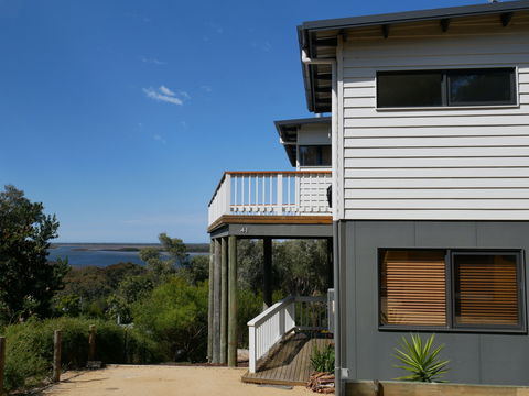 Villa Reeve - Accommodation Directory 1