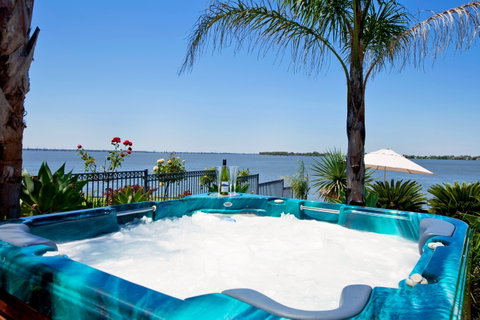 Waterfront Holiday Houses - Accommodation Directory 1