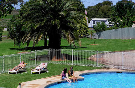 Swan Hill Holiday Park - Accommodation Directory 0
