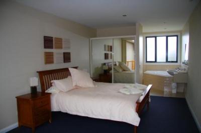 Ultimate Holiday Apartments - Accommodation Directory 2