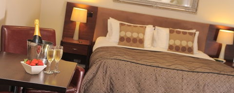 Oscar's Hotel & Cafe Bar - Accommodation Directory 2