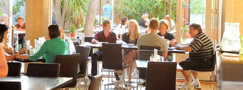 Oscar's Hotel & Cafe Bar - Accommodation Directory 3