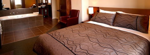 Oscar's Hotel & Cafe Bar - Accommodation Directory 4