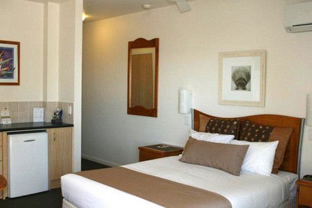 Yamba Beach Motel - Accommodation Directory 0