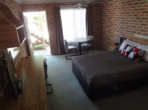 The Palms Motel - Accommodation Directory 2