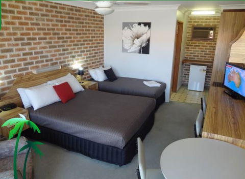 The Palms Motel - Accommodation Directory 3