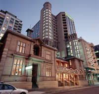 Carlton Crest Hotel - Accommodation Directory