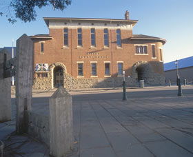 Albany Courthouse - Accommodation Directory 0