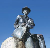 Paddy Hannans Statue - Accommodation Directory