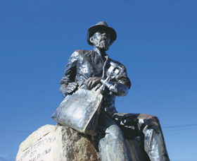 Paddy Hannans Statue - Accommodation Directory 0