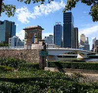 Former Victoria Bridge Abutment Memorial - Accommodation Directory
