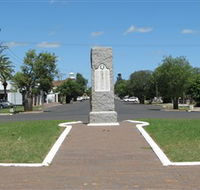 War Memorial and Heroes Avenue - Accommodation Directory
