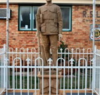 Soldier Statue Memorial Chinchilla - Accommodation Directory