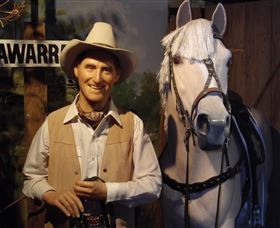 Big Golden Guitar Tourist Centre - Accommodation Directory 0