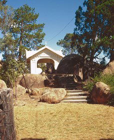 Stanthorpe Soldiers Memorial - Accommodation Directory 1