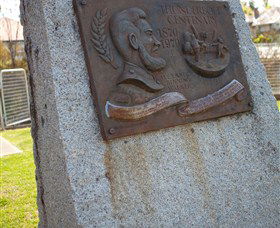 Thunderbolt's Statue And Constable Walker Memorial - Accommodation Directory 0