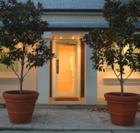Australian Galleries - Roylston Street - Accommodation Directory