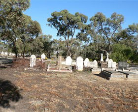 Wentworth Cemetery - Accommodation Directory 1