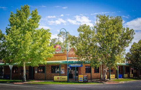 Crown Hotel Wentworth - Accommodation Directory 0