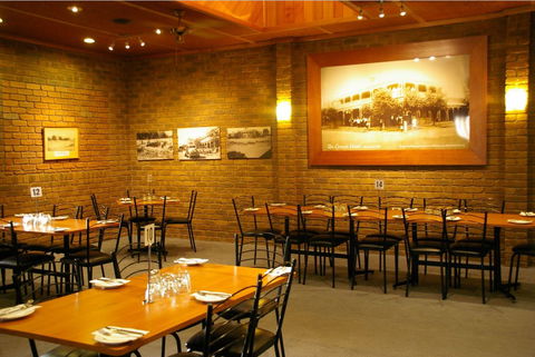 Crown Hotel Wentworth - Accommodation Directory 4