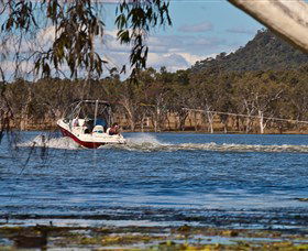 Lake Elphinstone - Accommodation Directory 1