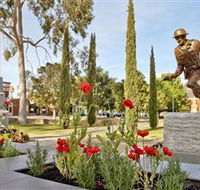 Private Robert Mactier Statue - Accommodation Directory