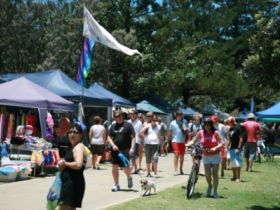 Broadbeach Art And Craft Markets - Accommodation Directory 0