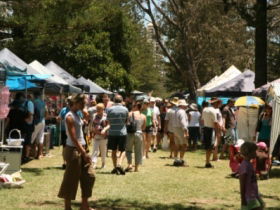 Broadbeach Art And Craft Markets - Accommodation Directory 1