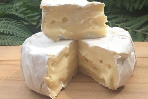 A Sommelier Guided Tour: Thursday Afternoon Wine Gin Cheese & Cocktails - Accommodation Directory 6