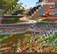 Bauer and Wiles Memorial Fountain - Accommodation Directory