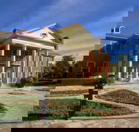Embassy Drive - Accommodation Directory