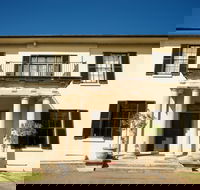 Wivenhoe House - Accommodation Directory