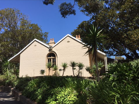 Black Rock House - Accommodation Directory 2