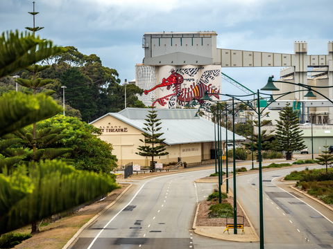 PUBLIC Silo Trail: Albany - Accommodation Directory 2